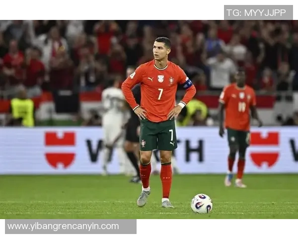 C罗落场物料全解析 足球巨星赛场外的精彩瞬间与准备工作 C罗落场物料全解析 足球巨星赛场外的精彩瞬间与准备工作