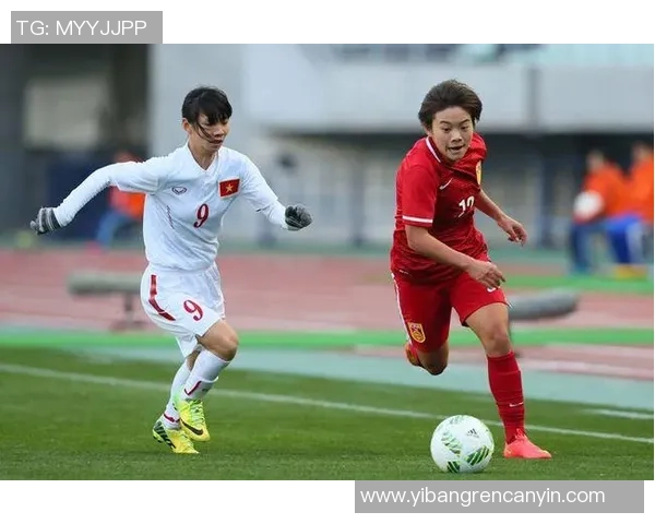 中国女足明星球员风采展现 精彩瞬间尽显足球场上英姿