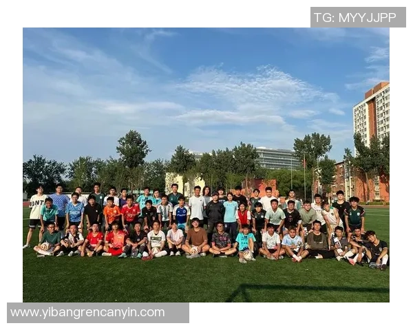 绿茵场上英勇逐梦 球星风采诗意辉煌 绿茵场上英勇逐梦 球星风采诗意辉煌